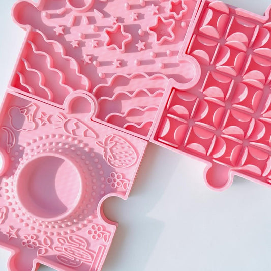 Tapis de léchage - puzzle rose Le Palais Canin