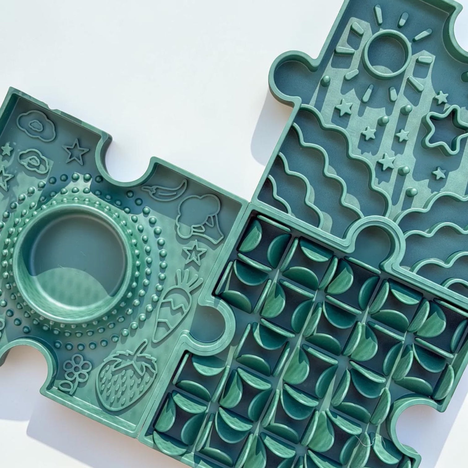 Tapis de léchage - puzzle vert Le Palais Canin